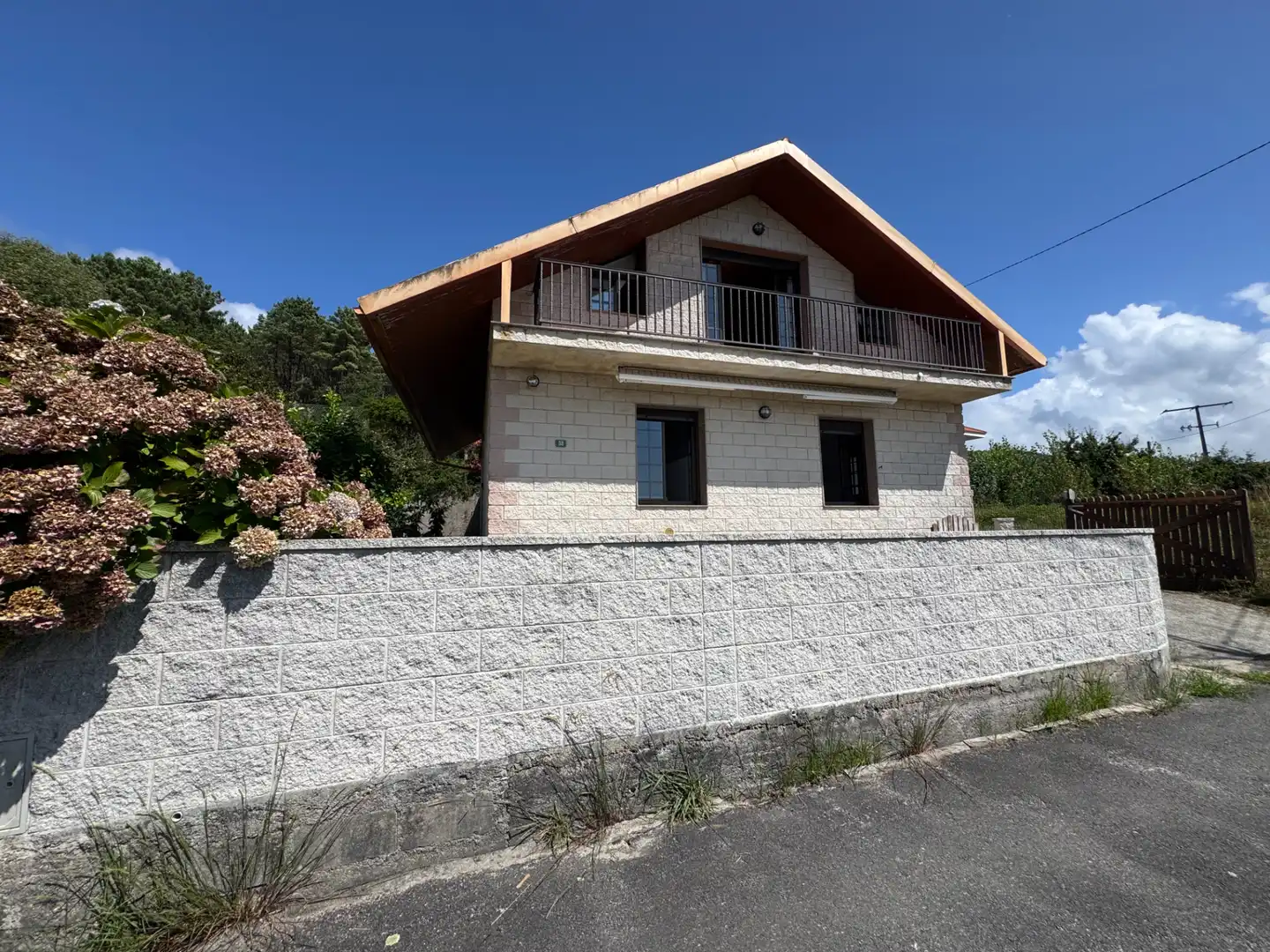 Vista exterior de Casa o xalet en venda en Muros amb Calefacció, Jardí privat i Terrassa