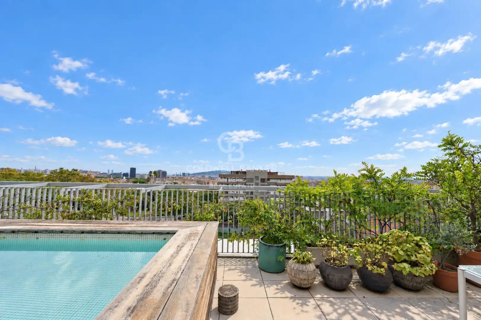 Vista exterior de Àtic en venda en Barcelona amb Aire condicionat, Calefacció i Parquet