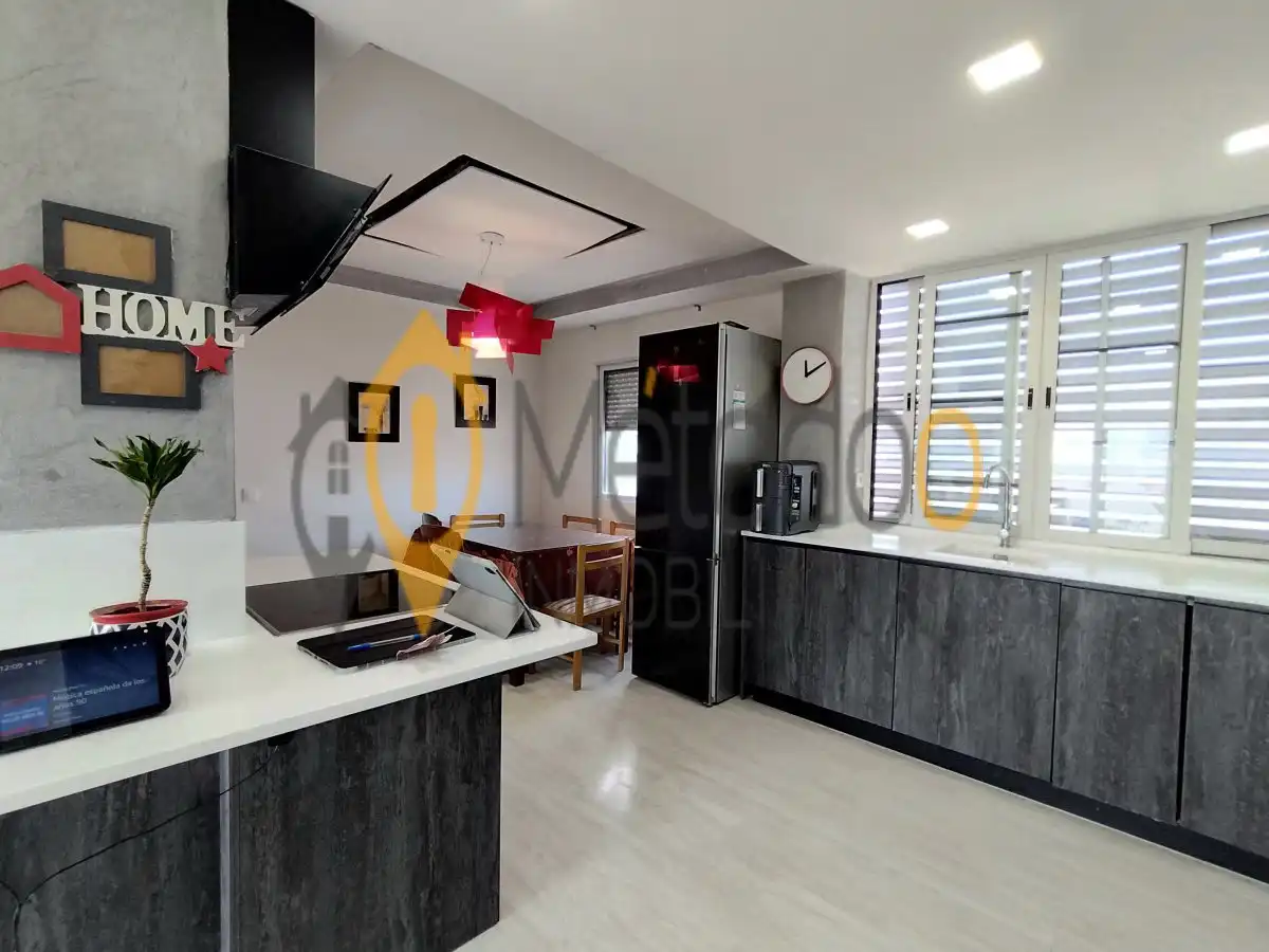 Kitchen of Flat for sale in  Sevilla Capital  with Air Conditioner, Heating and Storage room