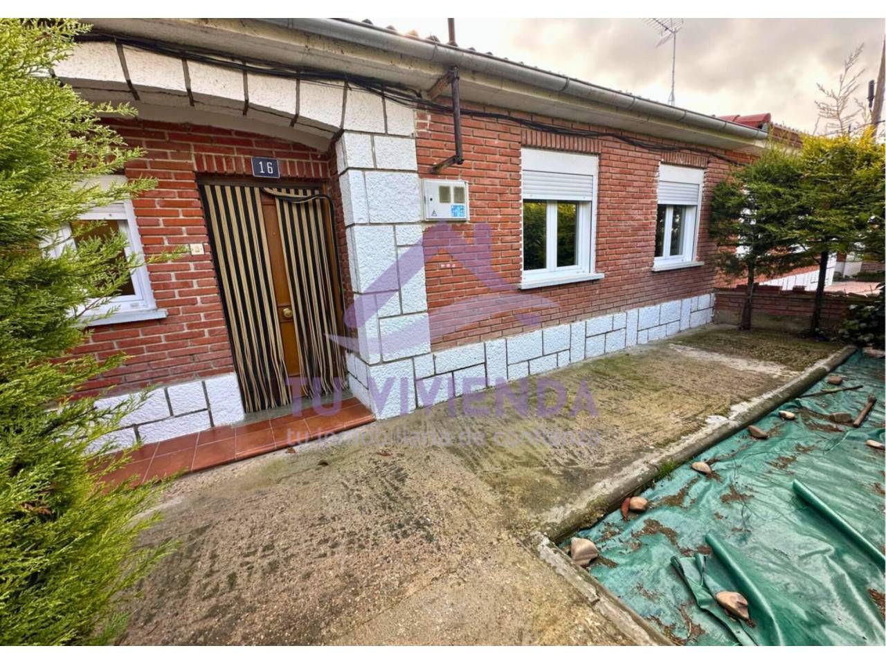 Exterior view of House or chalet for sale in Quintanilla de Onésimo  with Private garden