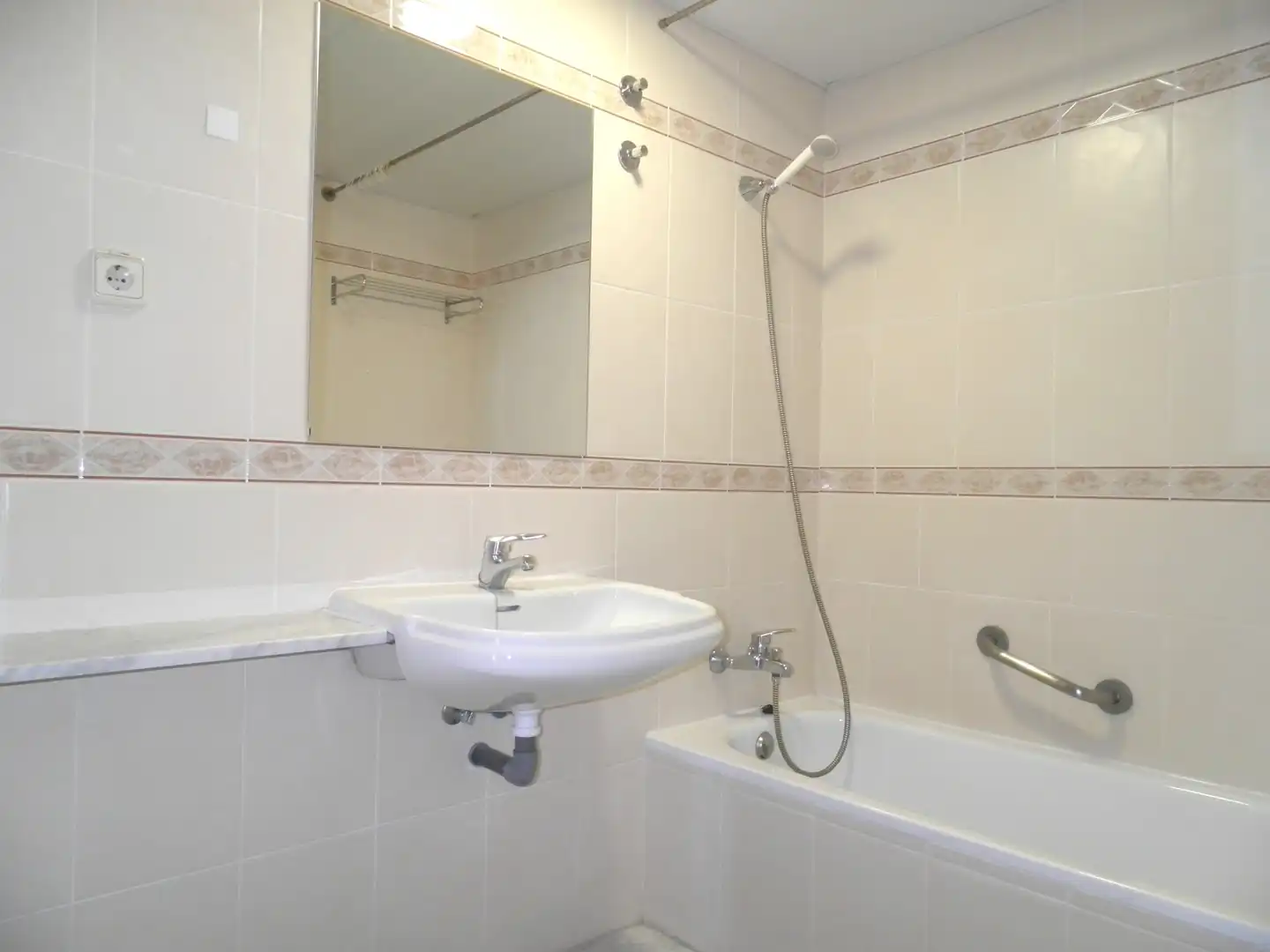 Baño de Piso de alquiler en Madrid con Aire acondicionado, Calefacción y Horno