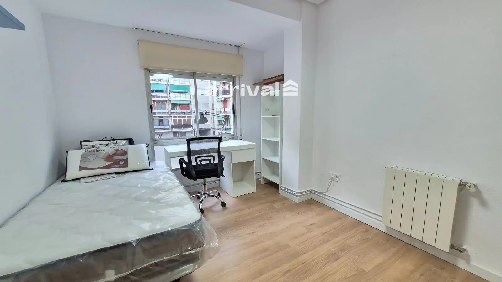 Schlafzimmer von Wohnung zur untervermieten in Valencia mit Heizung, Terrasse und Möbliert