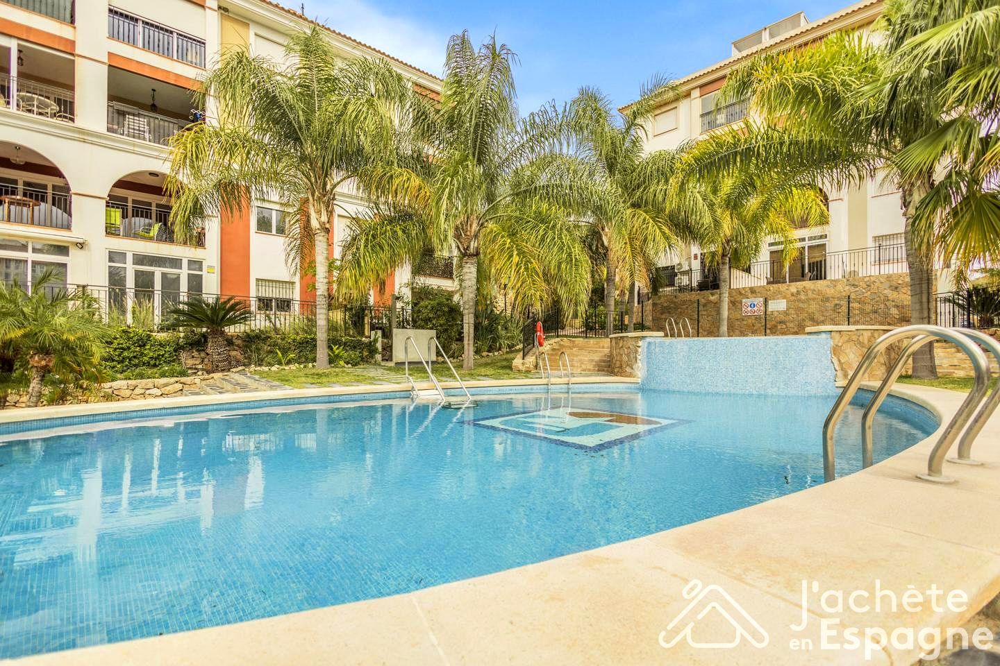 Piscina de Estudio en venta en Mutxamel con Aire acondicionado, Terraza y Amueblado