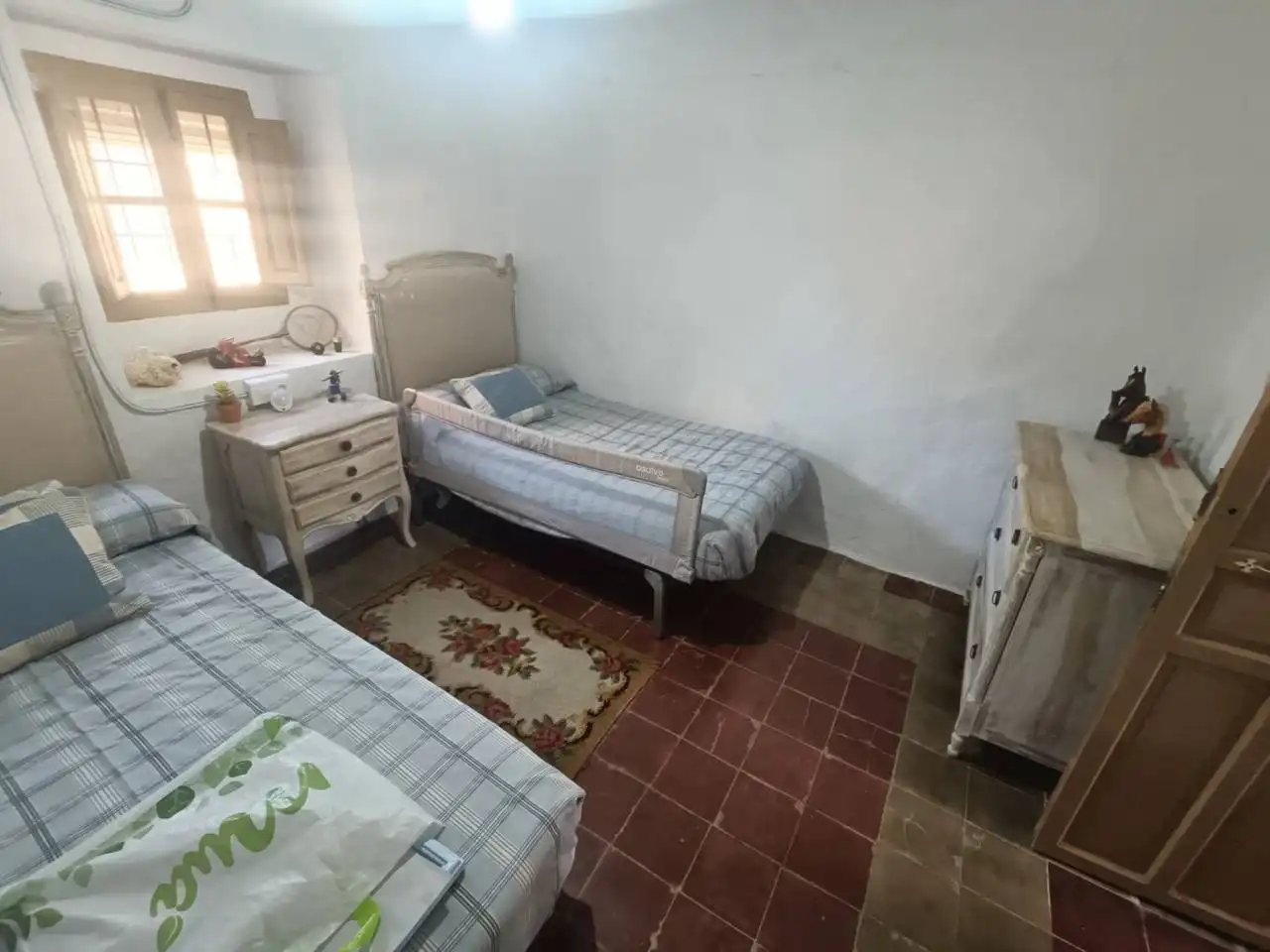 Dormitori de Casa o xalet en venda en Loja amb Jardí privat i Moblat