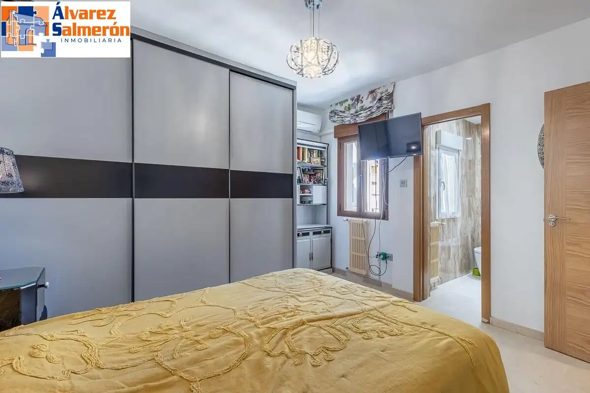 Bedroom of Flat for sale in Granada  with Terrace and Balcony