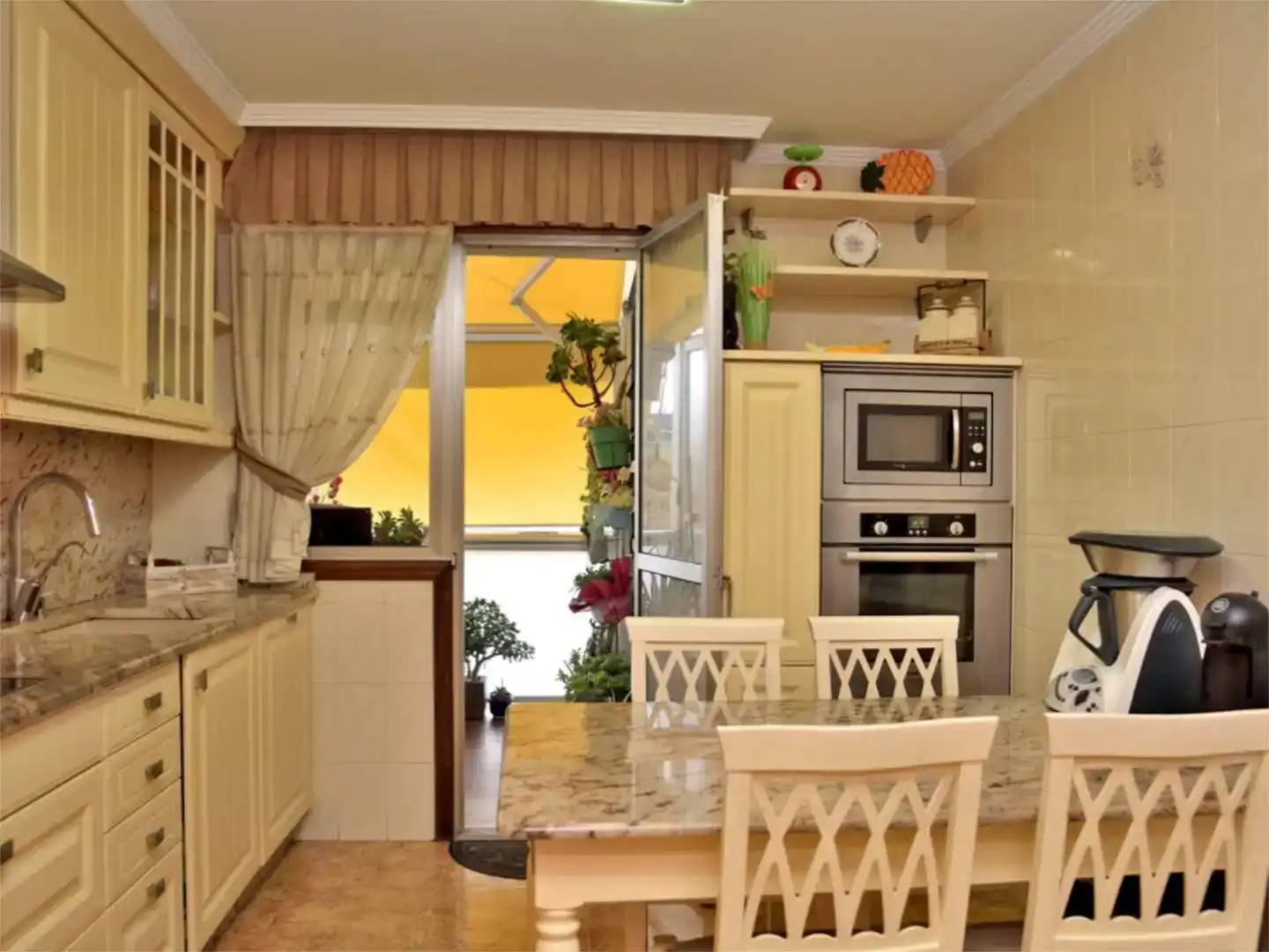 Kitchen of Flat for share in Ourense Capital 