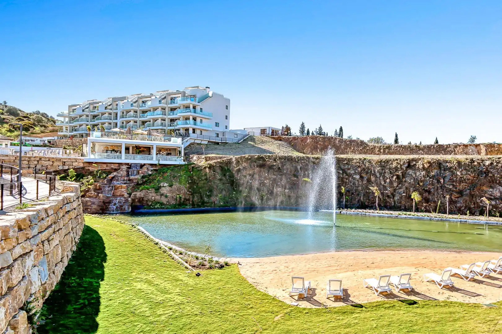 Vista exterior de Apartament en venda en Mijas amb Aire condicionat, Calefacció i Jardí privat