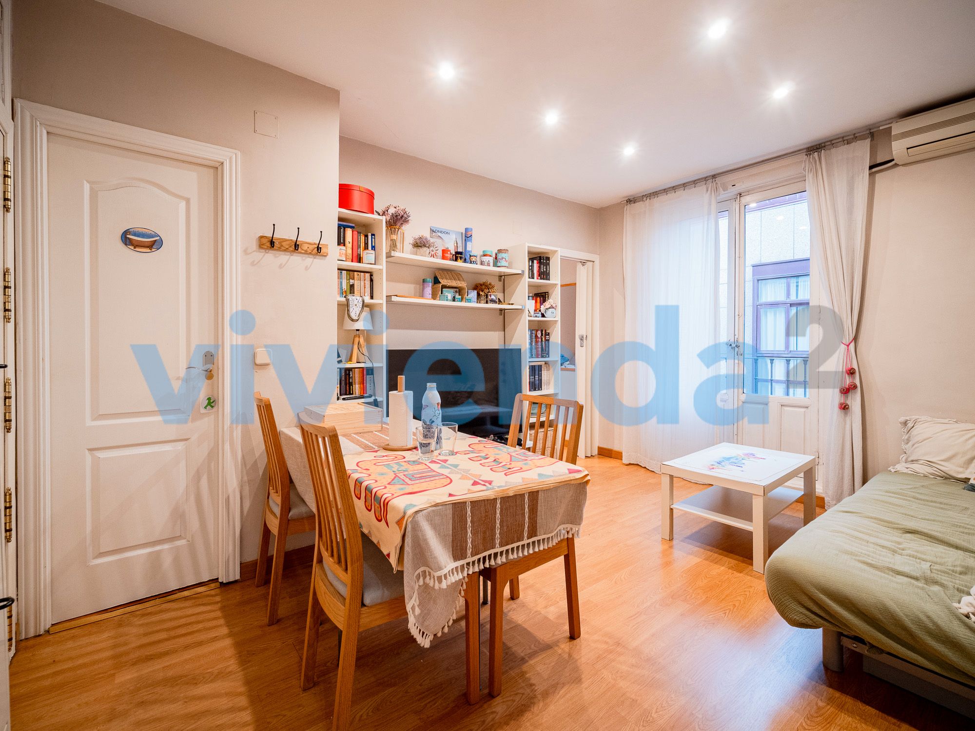 Living room of Flat for sale in  Madrid Capital  with Air Conditioner, Heating and Balcony