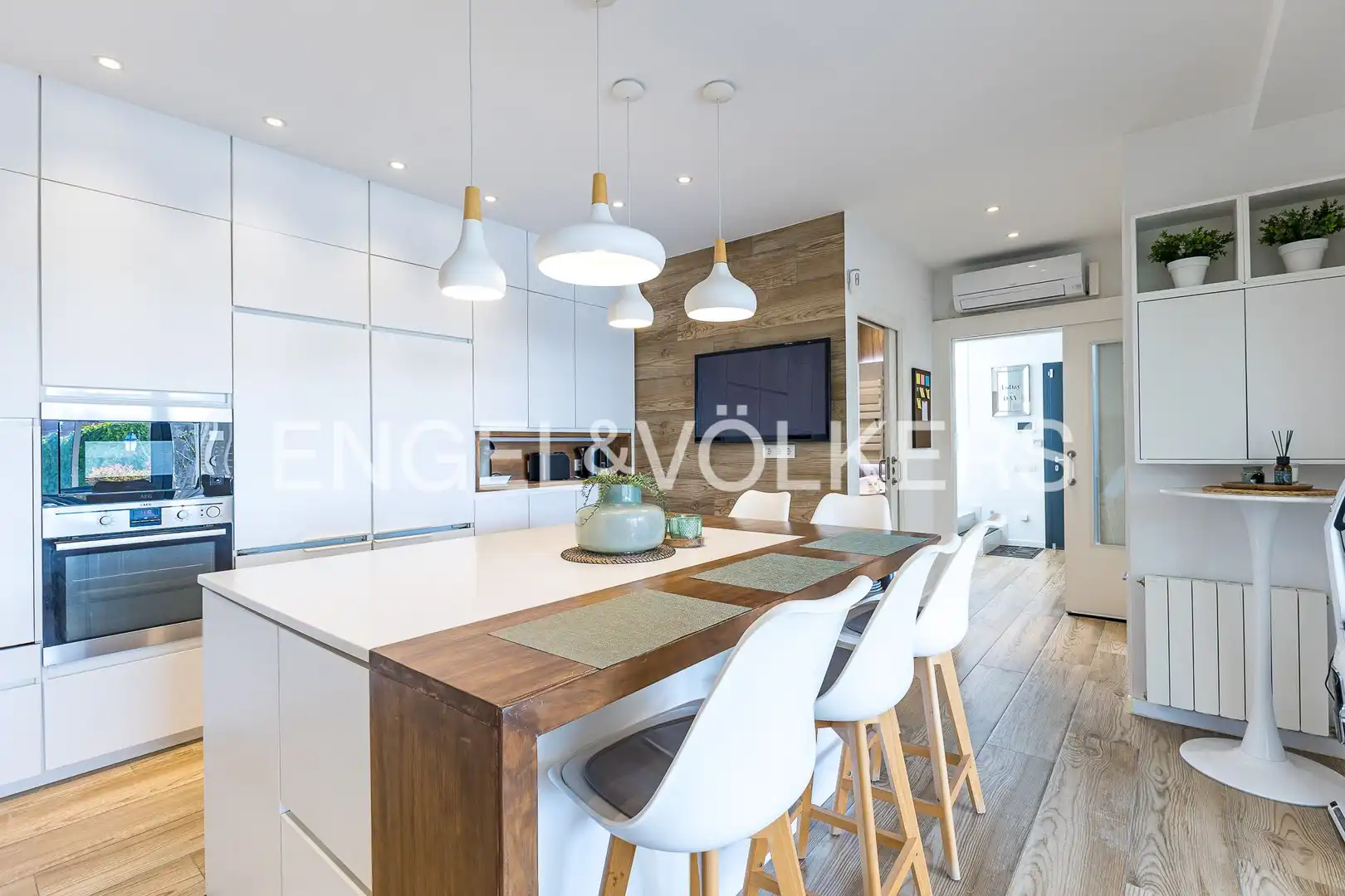 Cocina de Casa o chalet en venta en Vilanova i la Geltrú con Aire acondicionado, Calefacción y Jardín privado