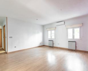 Living room of Flat for sale in  Madrid Capital  with Heating and Terrace