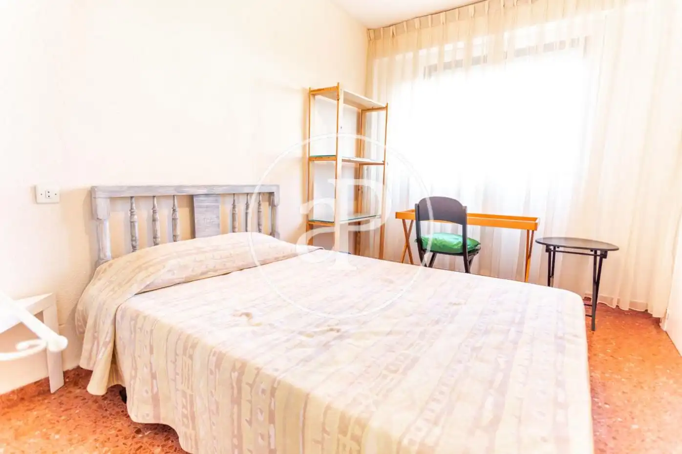 Habitación de Piso de alquiler en Valencia con Calefacción, Jardín privado y Amueblado