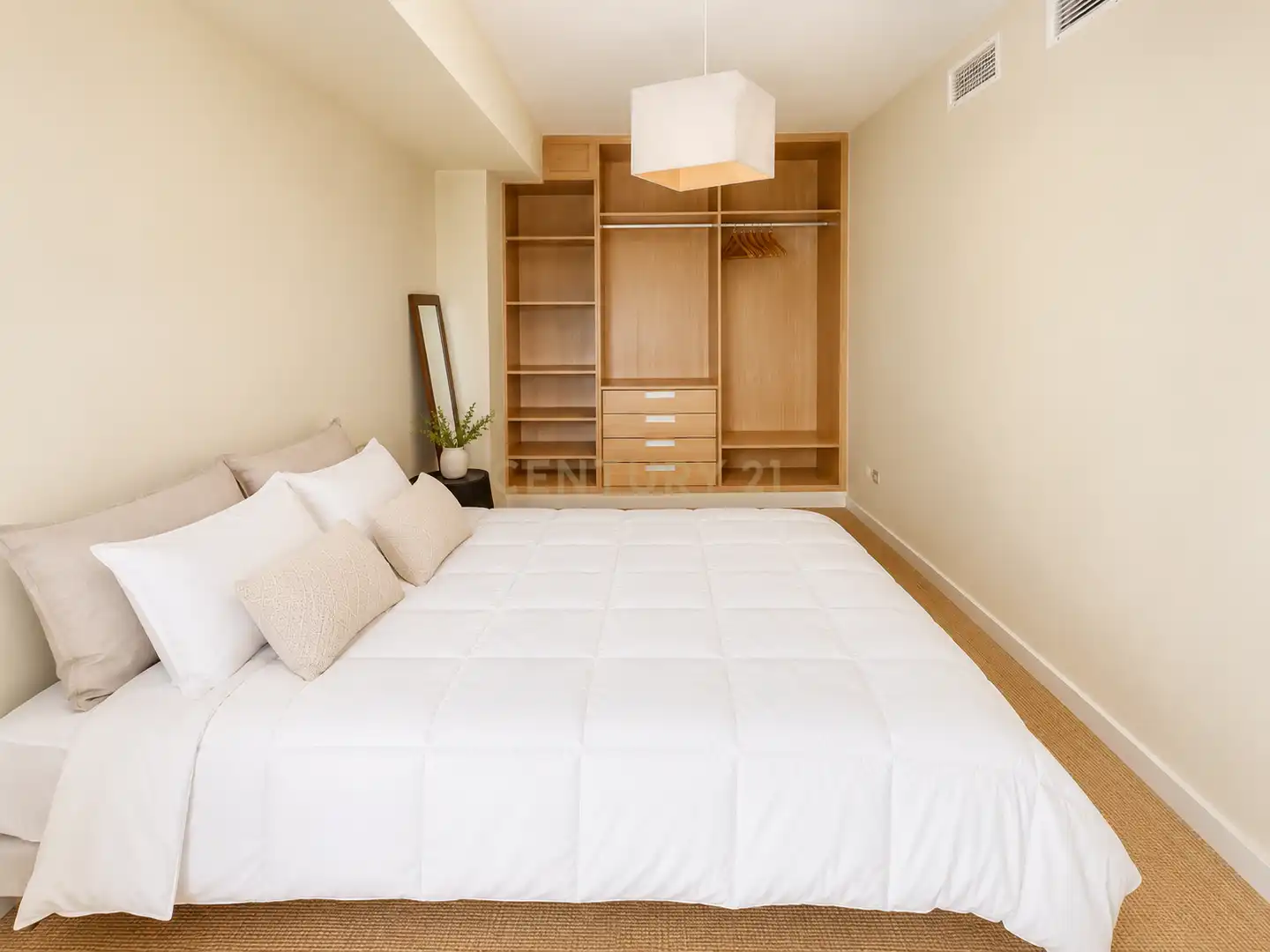 Habitación de Dúplex en venta en Marbella con Aire acondicionado, Jardín privado y Trastero