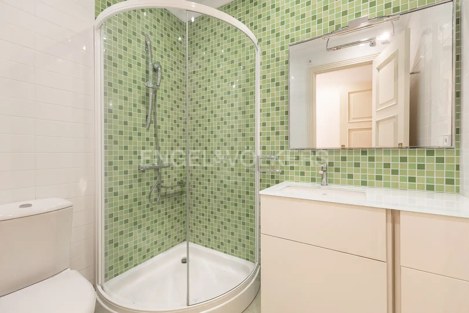 Badezimmer von Wohnung zur Miete in Madrid mit Klimaanlage und Heizung