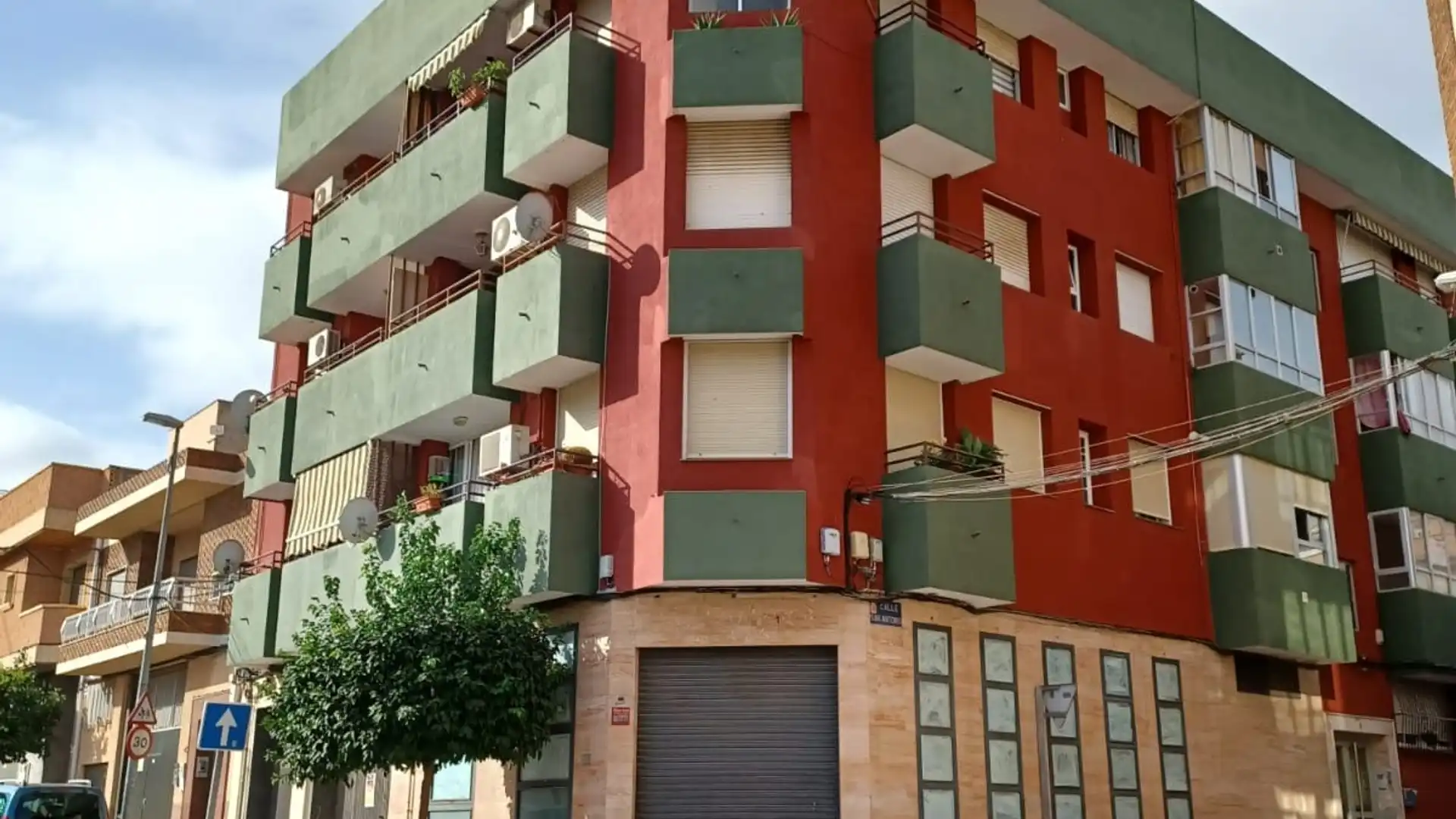Vista exterior de Local en venta en  Murcia Capital