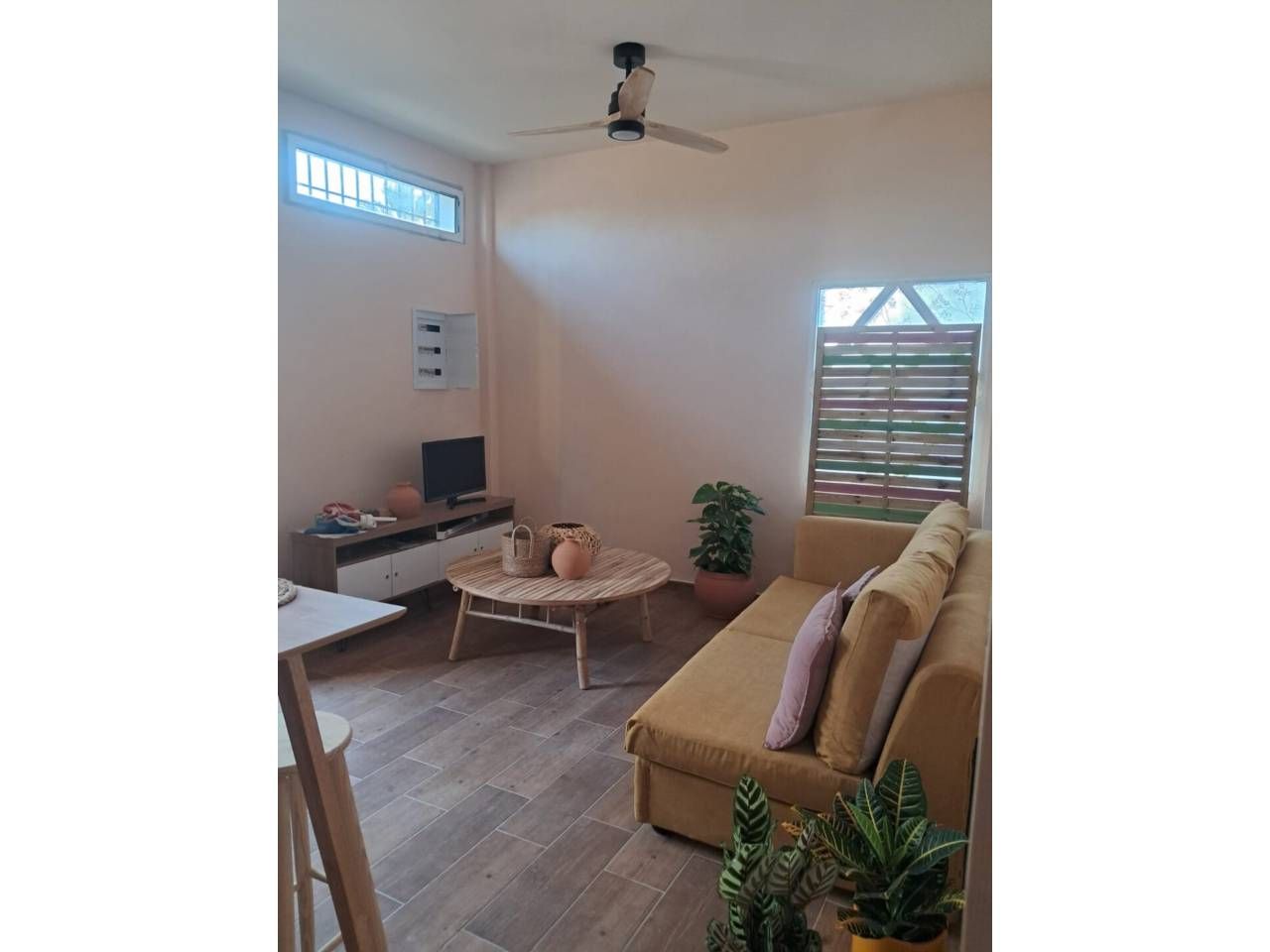 Sala d'estar de Casa adosada de lloguer en Estepona amb Aire condicionat, Calefacció i Terrassa