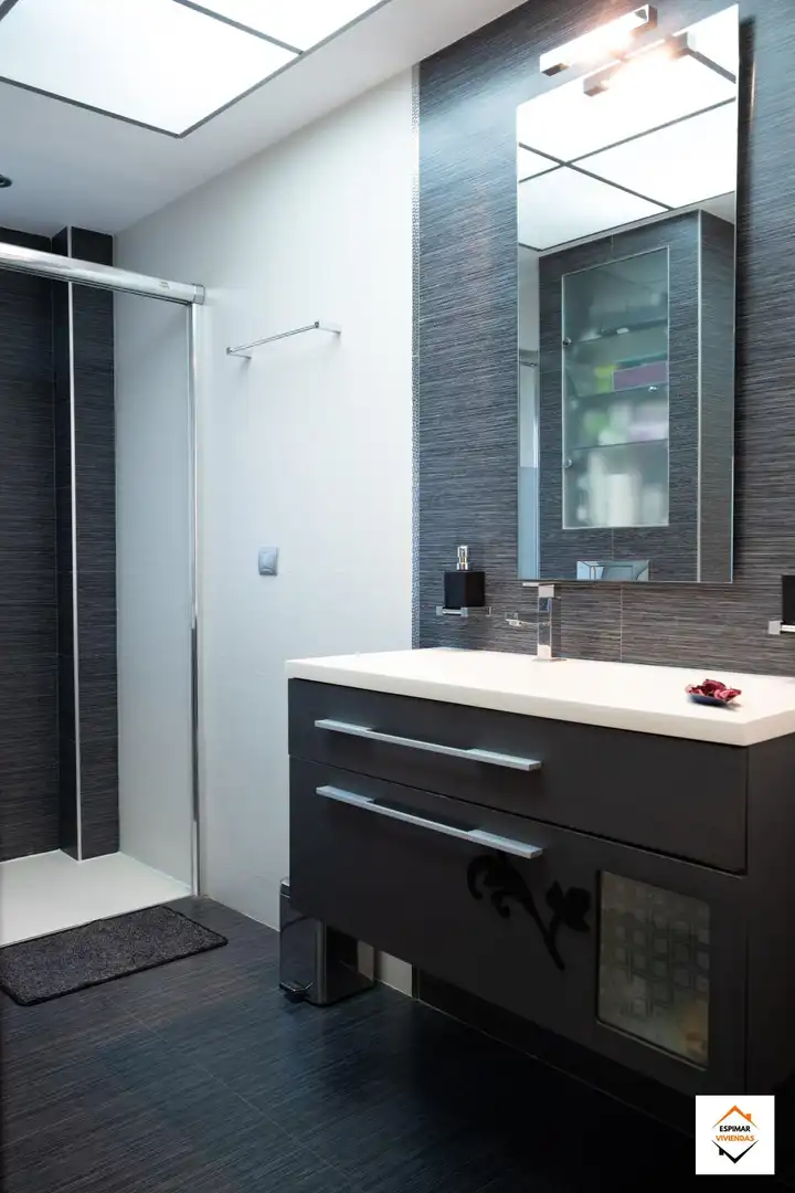 Bathroom of Houses for sale in Zaragoza  with Air Conditioner, Heating and Private garden