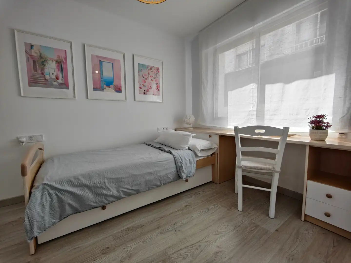 Bedroom of Flat for sale in Rianxo  with Parquet flooring, Furnished and Oven