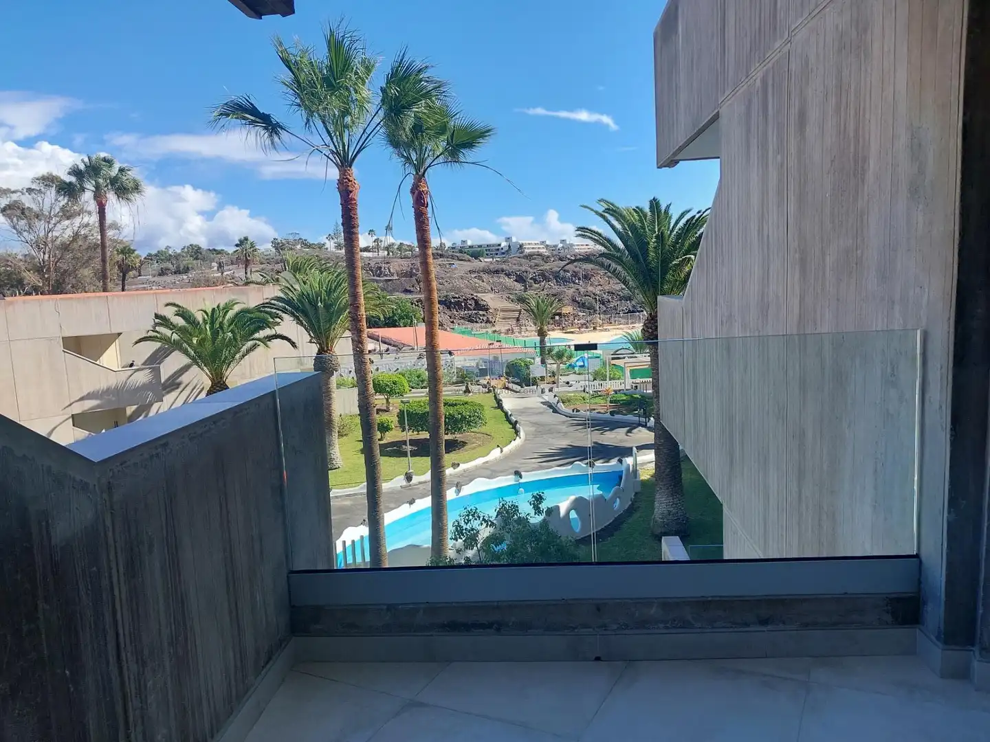Terraza de Piso en venta en Arona con Piscina comunitaria