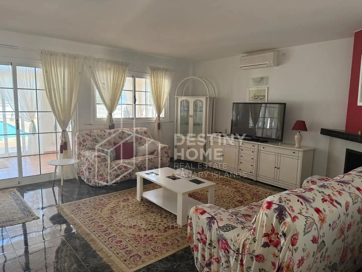 Sala d'estar de Casa o xalet en venda en La Oliva amb Terrassa, Piscina i Moblat