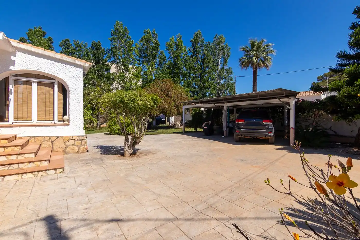 Vista exterior de Casa o xalet en venda en Dénia amb Aire condicionat, Calefacció i Terrassa