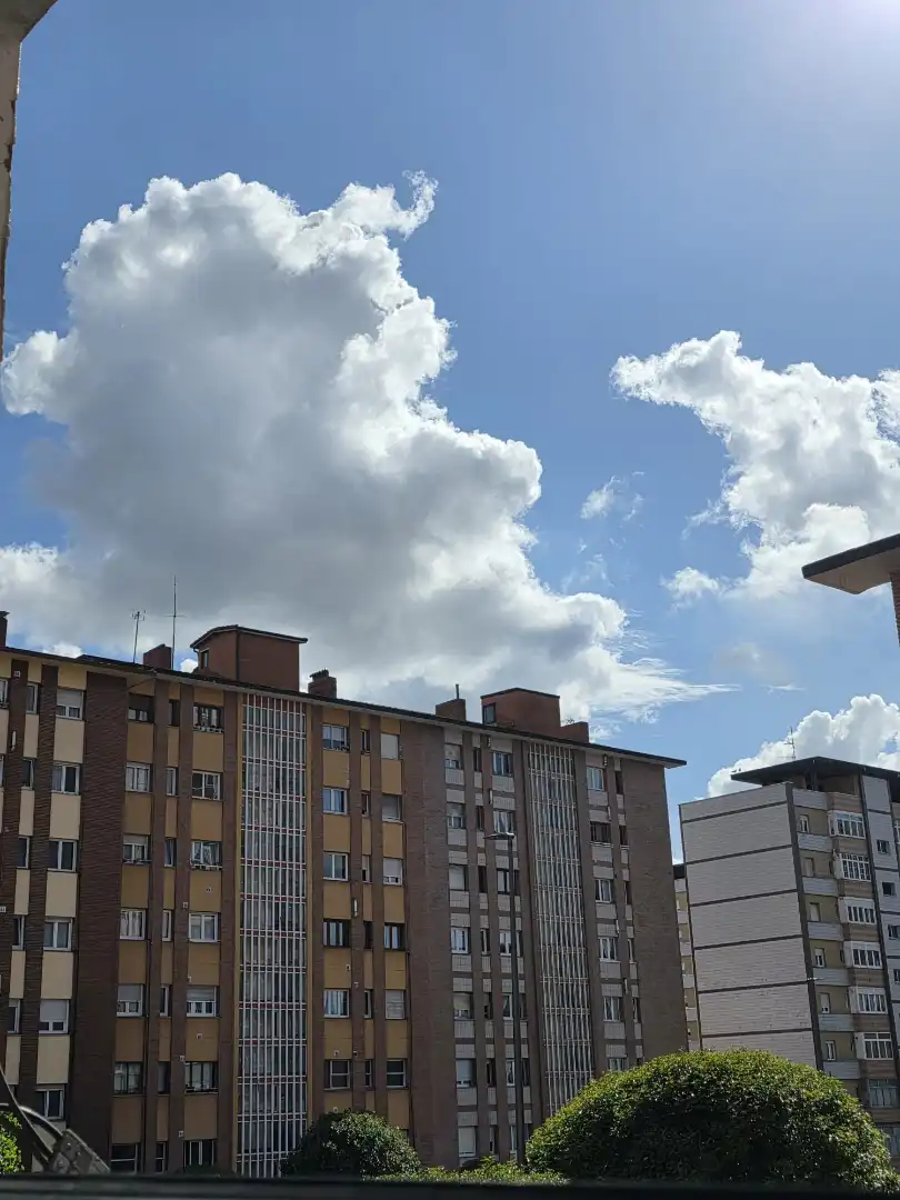 Vista exterior de Pis en venda en Gijón  amb Calefacció i Jardí privat