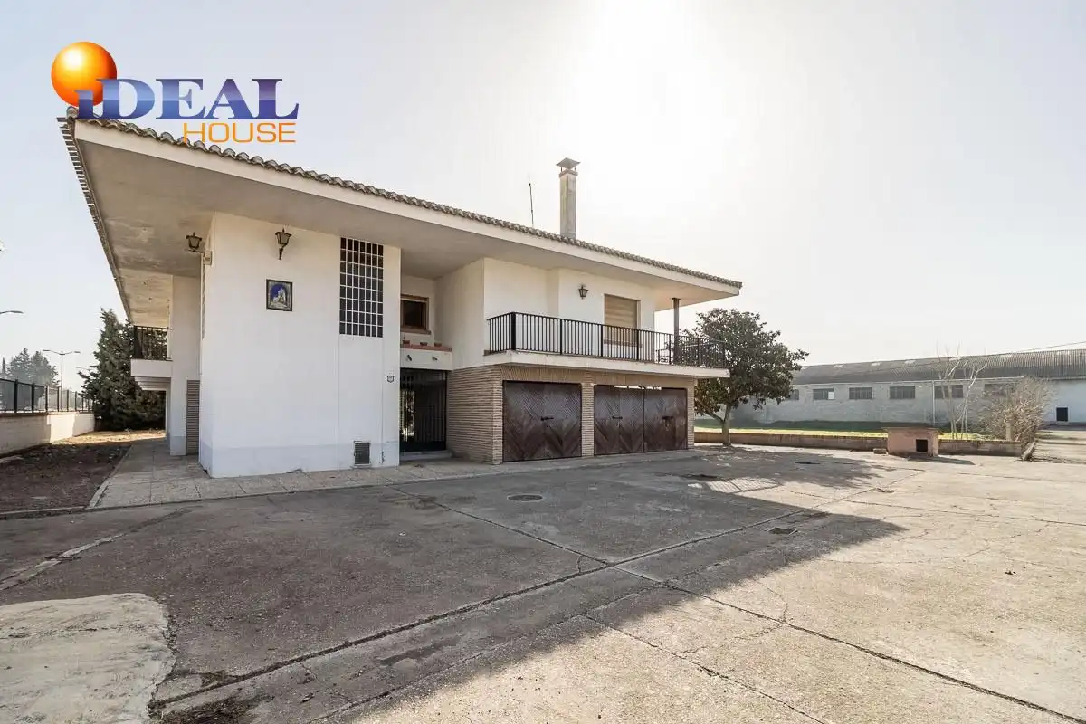 Casa rústica amb piscina en venda a Santa Fe, imagen 49