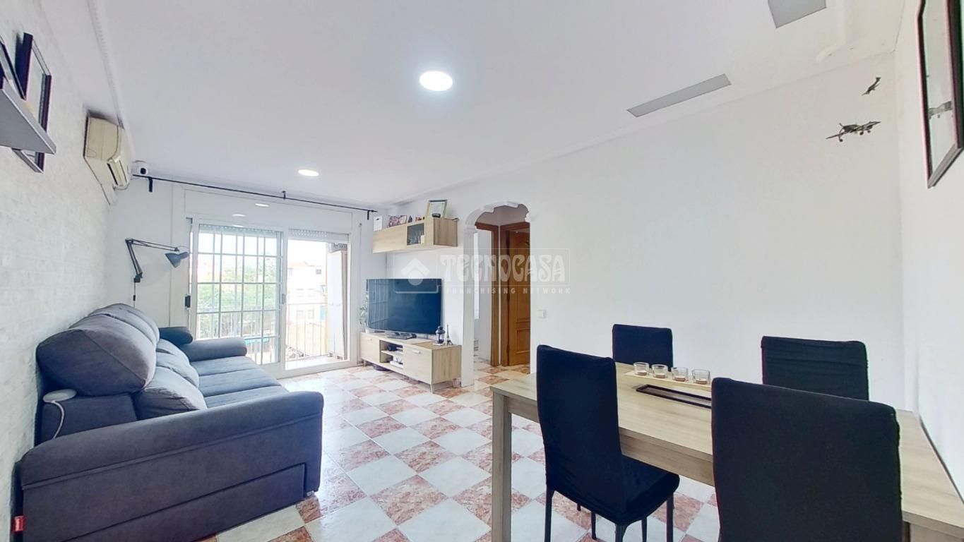 Living room of Flat for sale in Barberà del Vallès  with Air Conditioner and Balcony