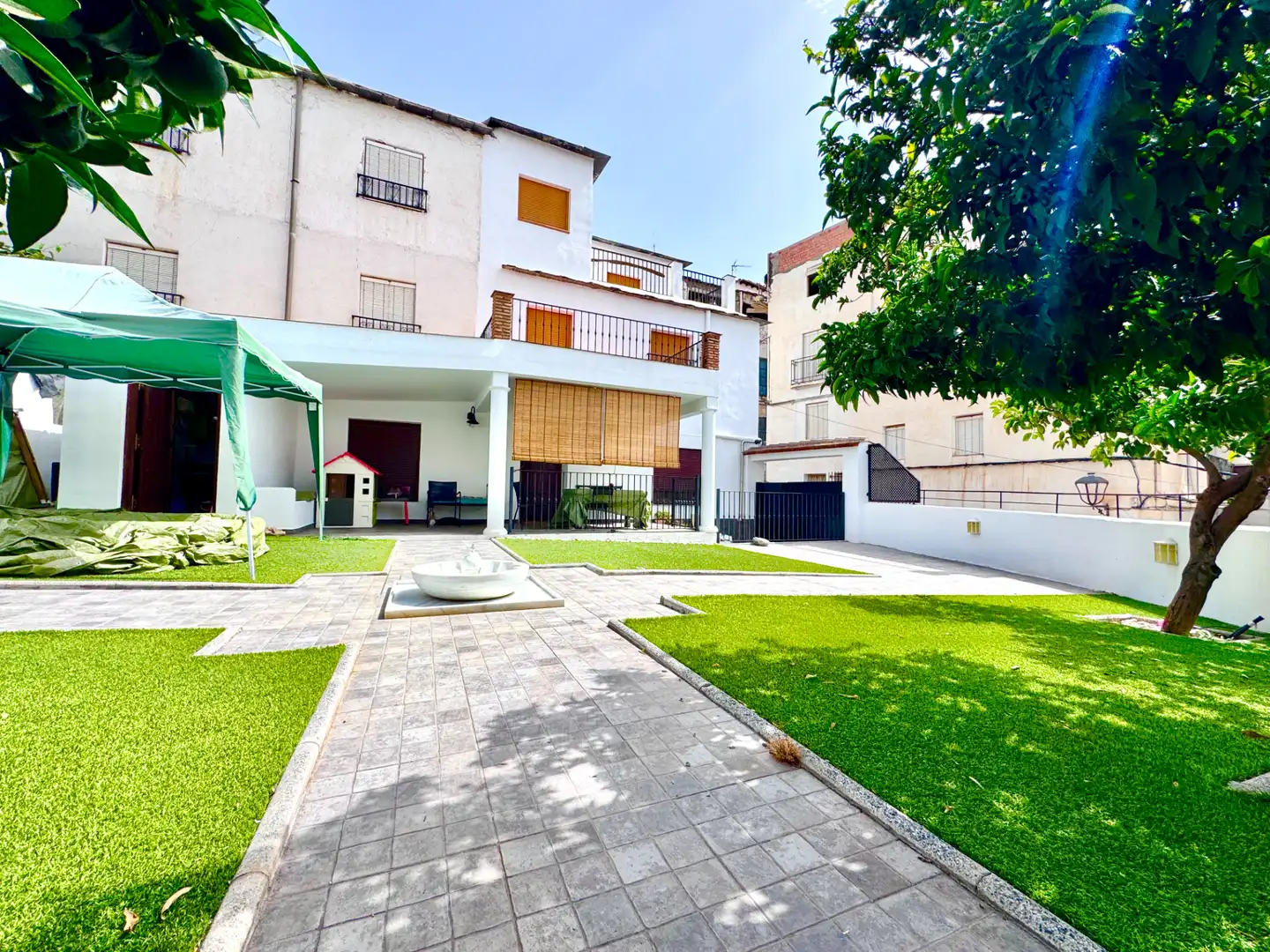 Vista exterior de Casa o xalet en venda en Válor amb Calefacció, Jardí privat i Terrassa