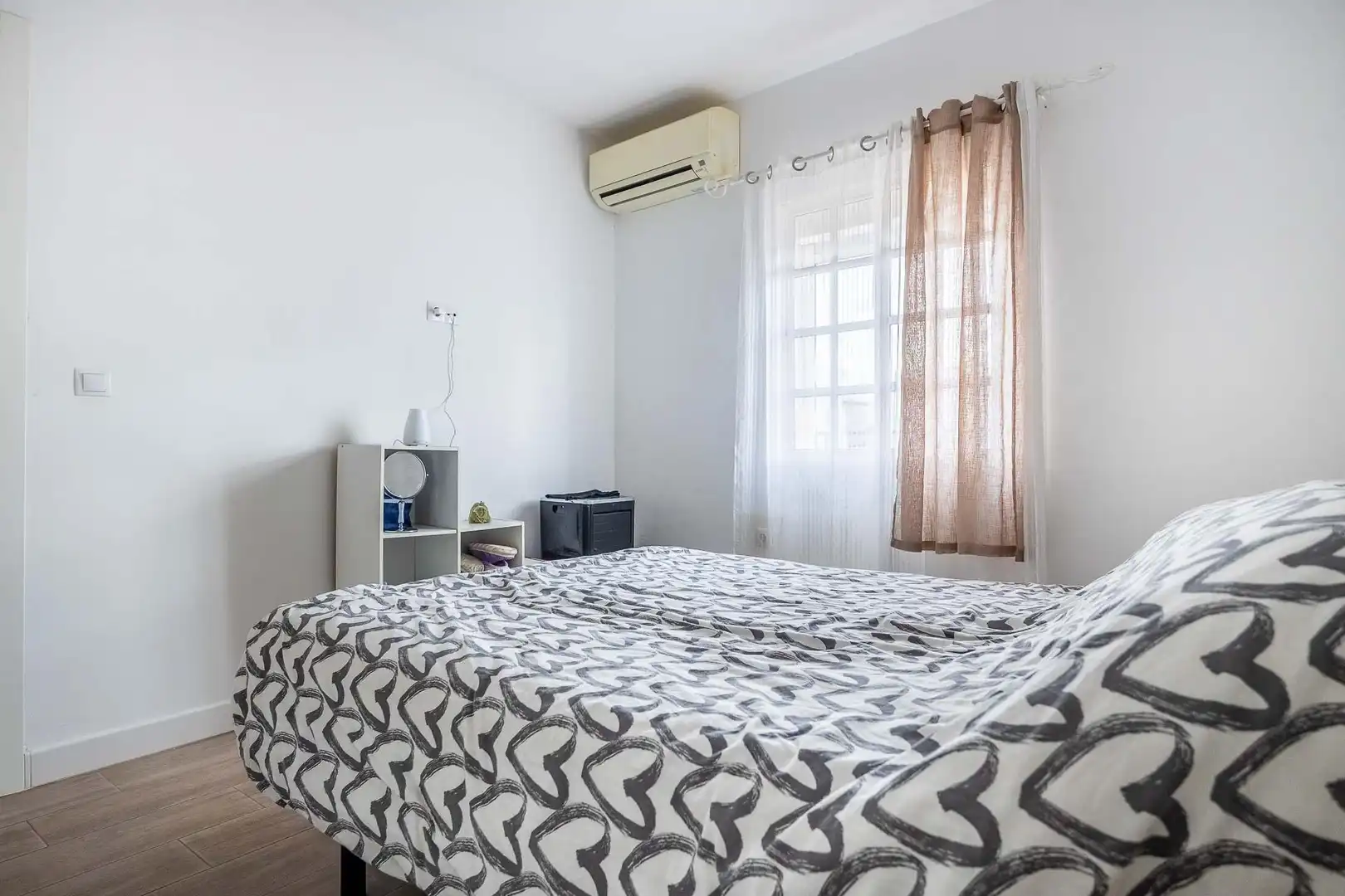 Bedroom of Flat for sale in Sevilla  with Air Conditioner, Terrace and Storage room