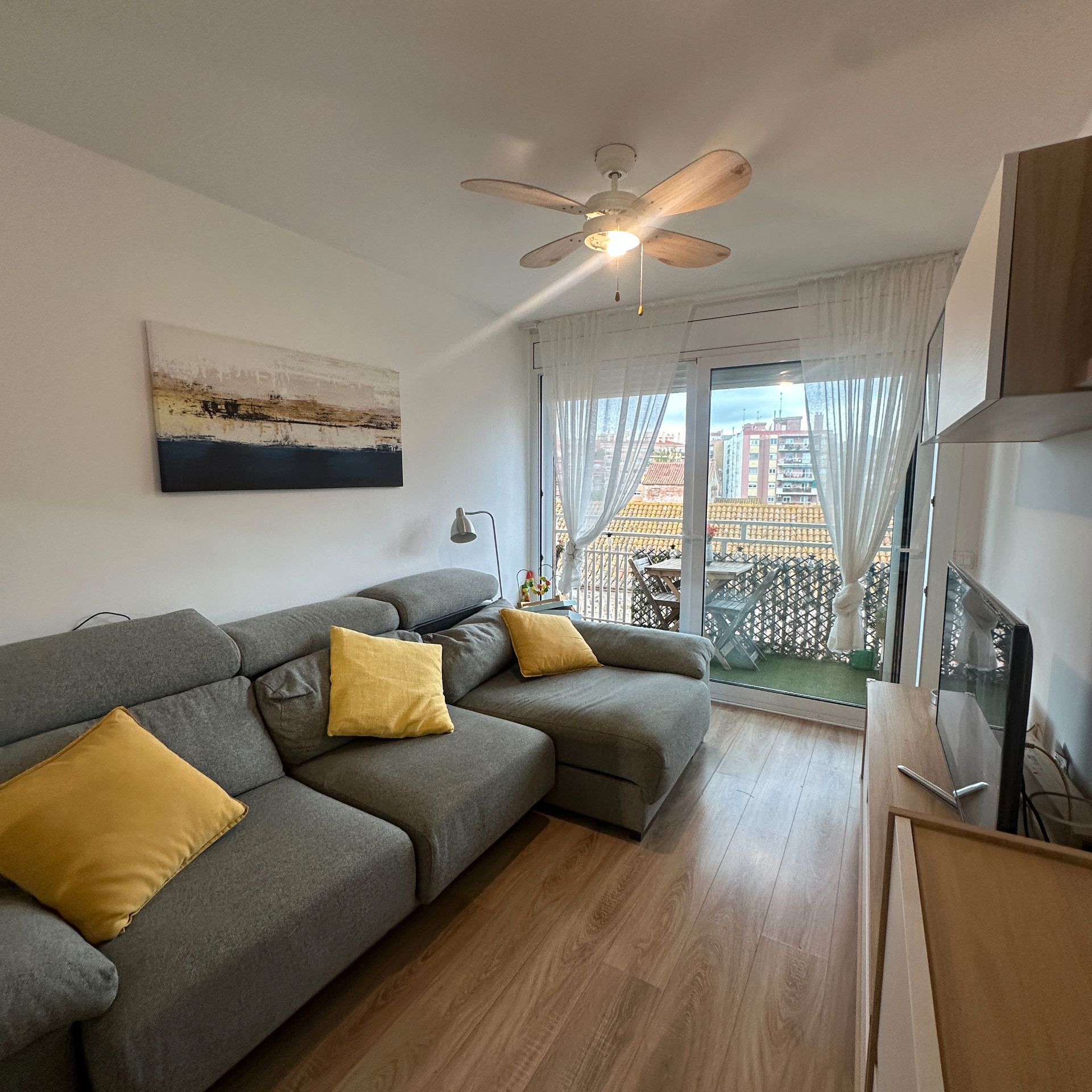 Sala d'estar de Pis en venda en Mataró amb Parquet, Forn i Balcó