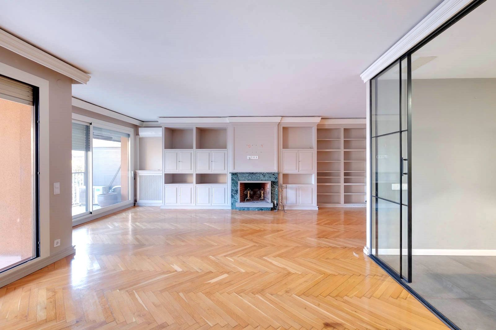 Sala d'estar de Pis en venda en  Barcelona Capital amb Aire condicionat, Parquet i Terrassa