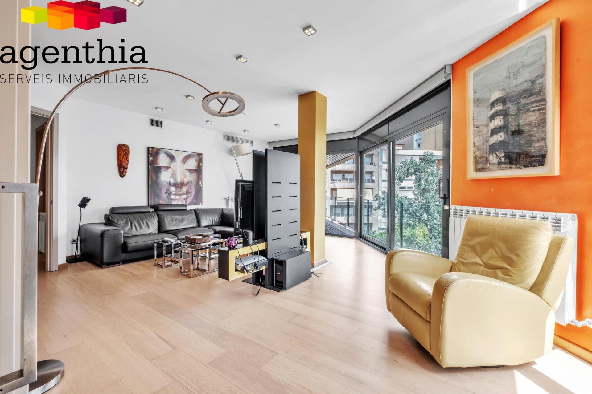 Sala d'estar de Pis en venda en Girona Capital amb Aire condicionat, Calefacció i Terrassa