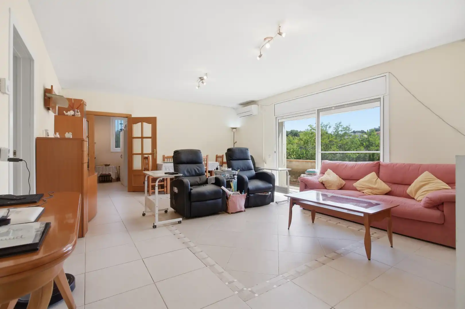 Sala de estar de Casa o chalet en venta en Vallirana con Aire acondicionado, Calefacción y Jardín privado