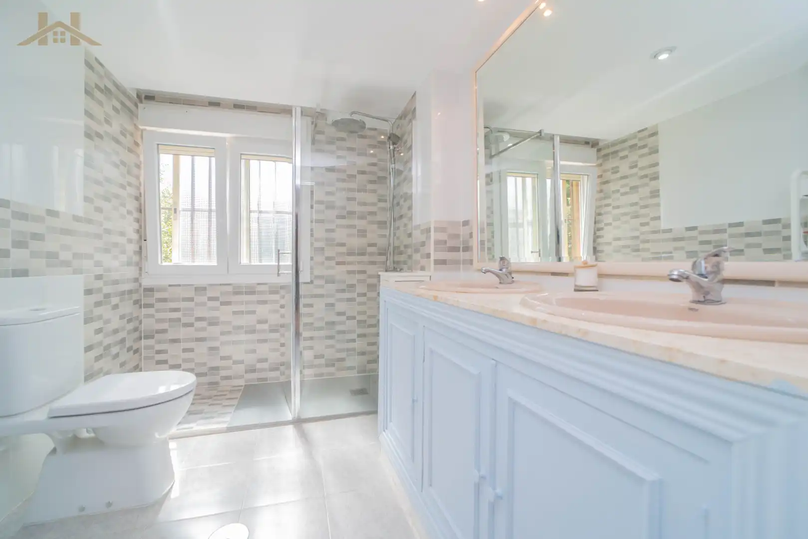 Badezimmer von Wohnung zum Verkauf in Villaviciosa de Odón mit Klimaanlage, Heizung und Terrasse