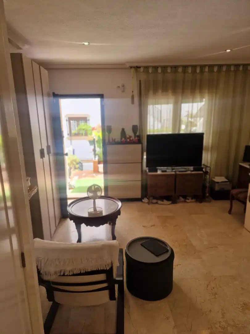Sala d'estar de Casa adosada en venda en Orihuela amb Aire condicionat, Jardí privat i Terrassa