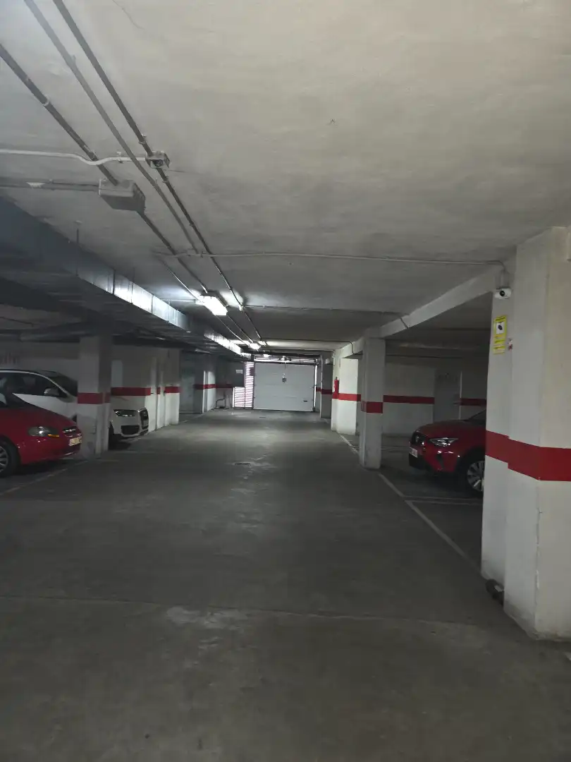 Parking de Piso de alquiler en Badajoz con Aire acondicionado, Calefacción y Jardín privado