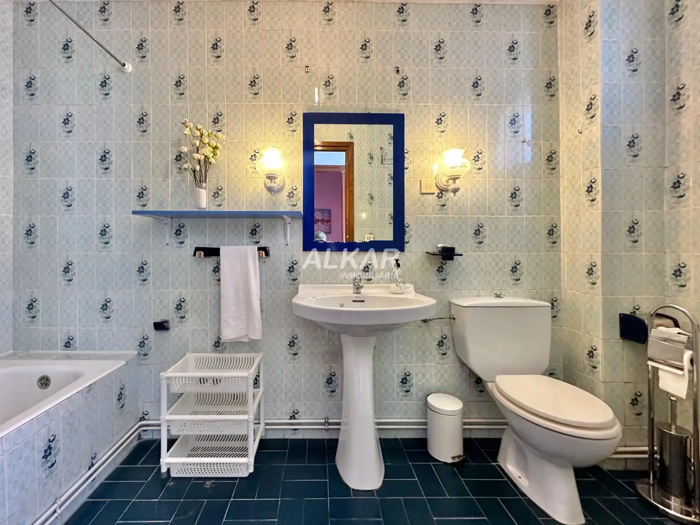 Bathroom of Houses for sale in Ribaforada  with Air Conditioner, Heating and Parquet flooring