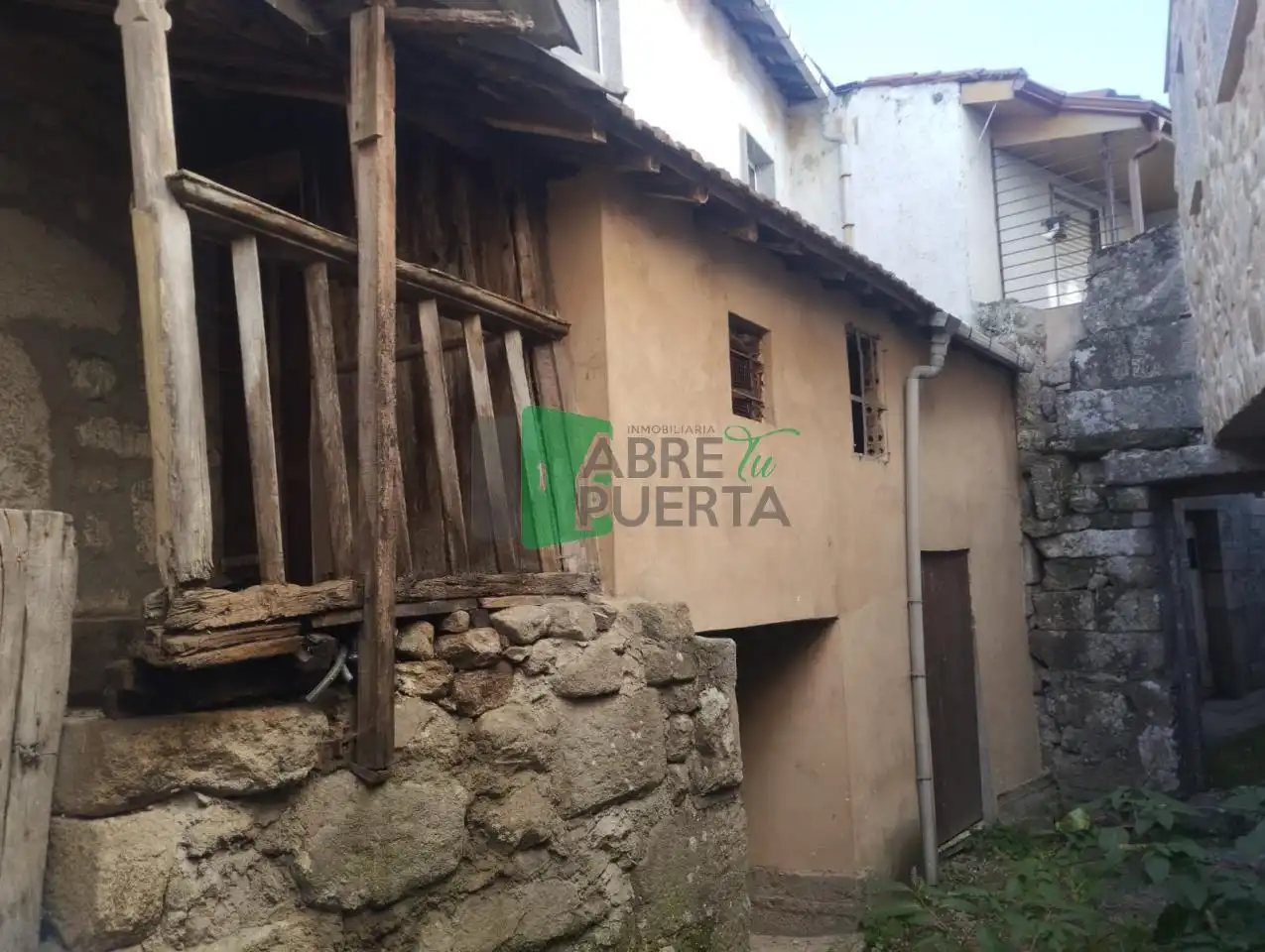 Vista exterior de Casa o xalet en venda en Ourense Capital  amb Calefacció, Jardí privat i Moblat