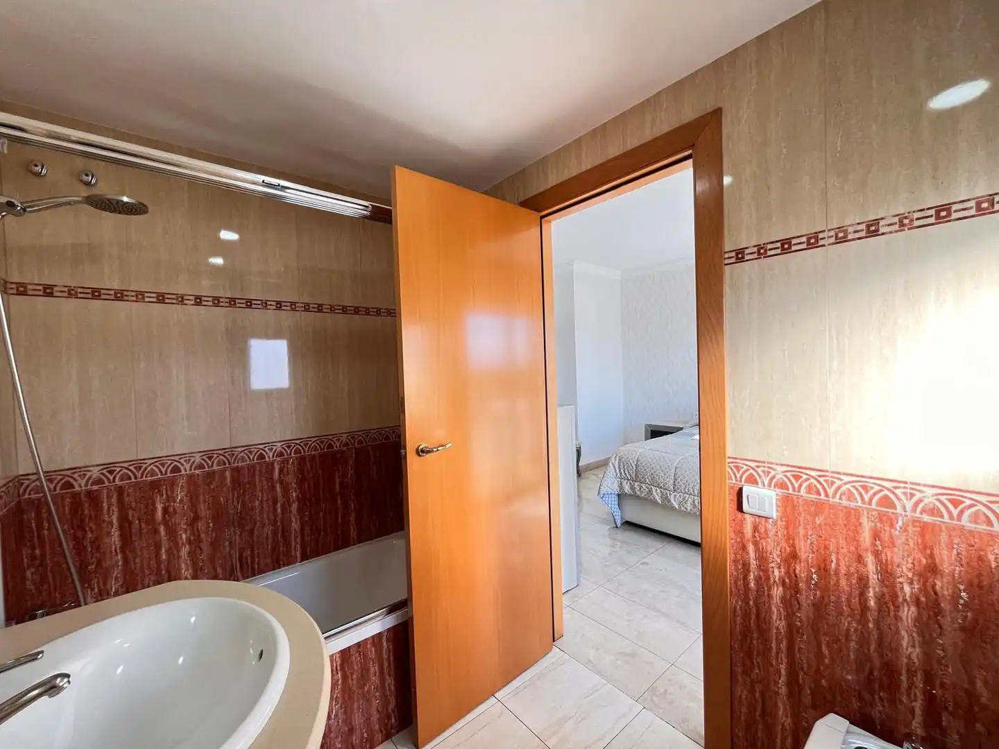 Baño de Casa adosada en venta en Vilanova i la Geltrú con Calefacción, Jardín privado y Terraza