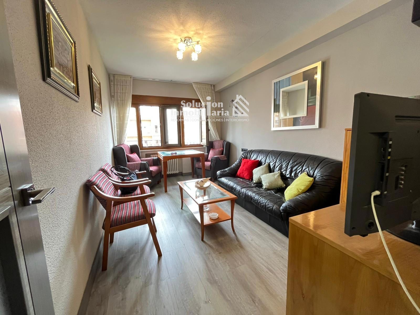 Living room of Flat for sale in Salamanca Capital  with Heating, Furnished and Oven