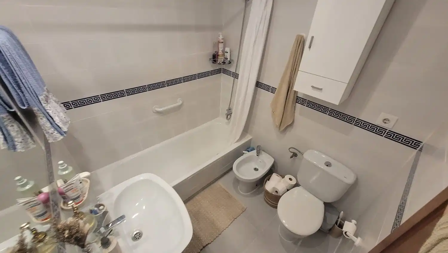 Baño de Apartamento de alquiler en Vera con Aire acondicionado, Calefacción y Terraza