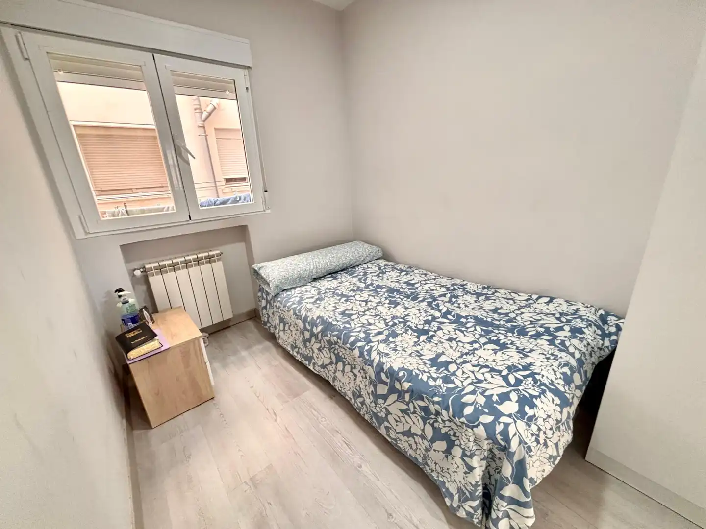 Habitación de Piso en venta en Alicante / Alacant con Aire acondicionado, Terraza y Amueblado