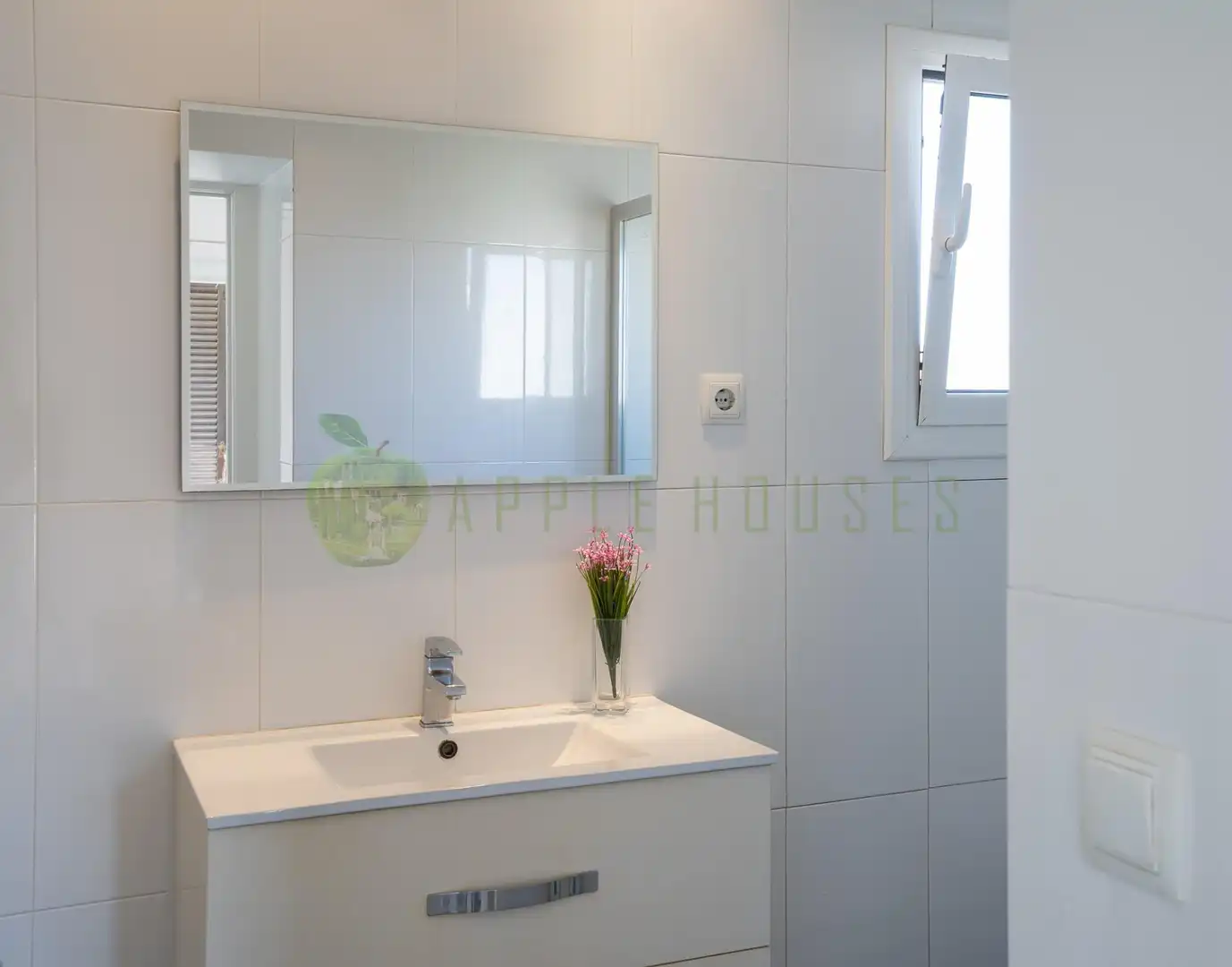 Bathroom of Attic for sale in Sitges  with Air Conditioner, Heating and Terrace