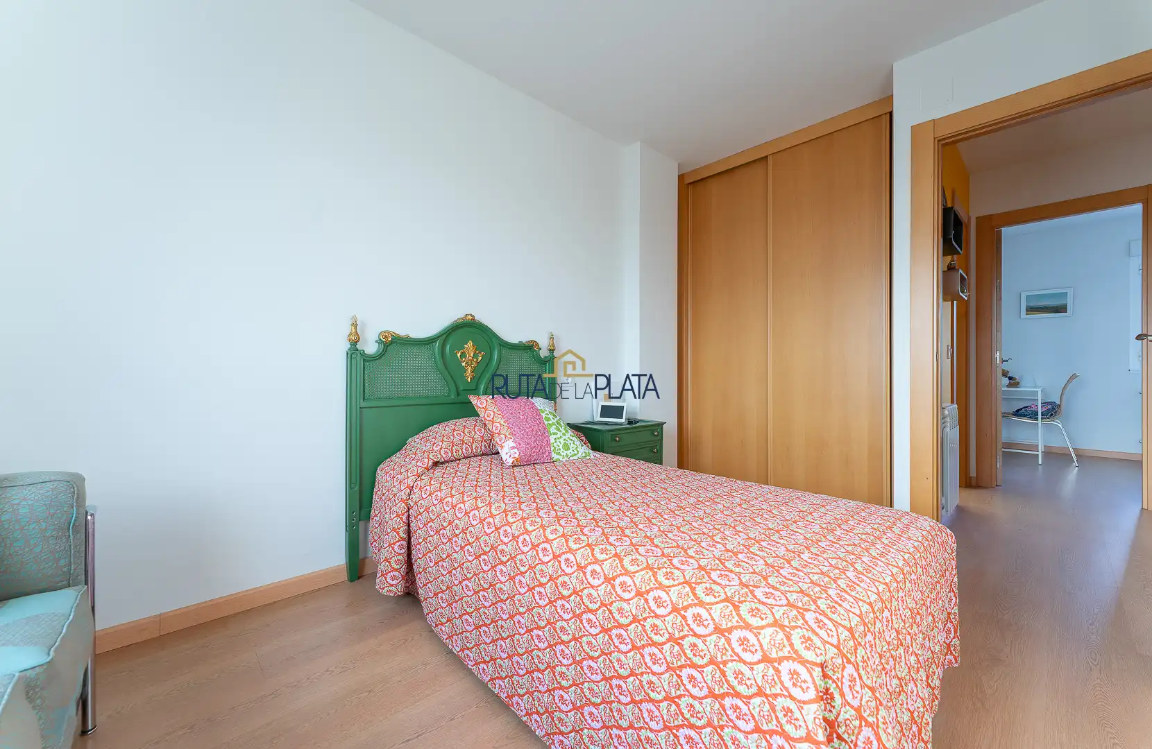 Habitación de Casa adosada en venta en Roales con Calefacción, Jardín privado y Alarma