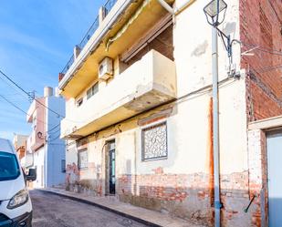 Vista exterior de Casa adosada en venda en La Vall d'Uixó