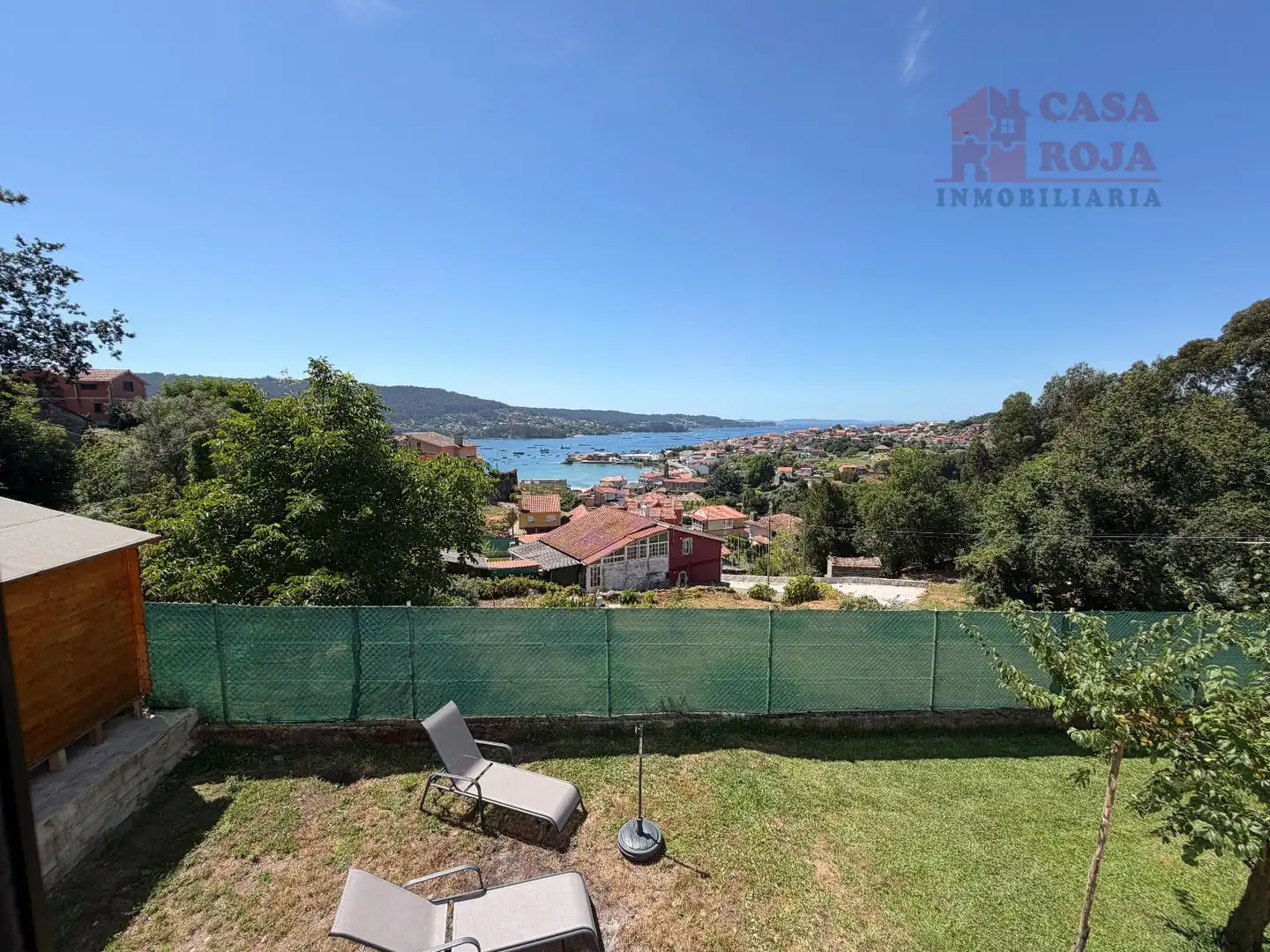 Vista exterior de Casa o xalet en venda en Cangas  amb Calefacció, Terrassa i Moblat