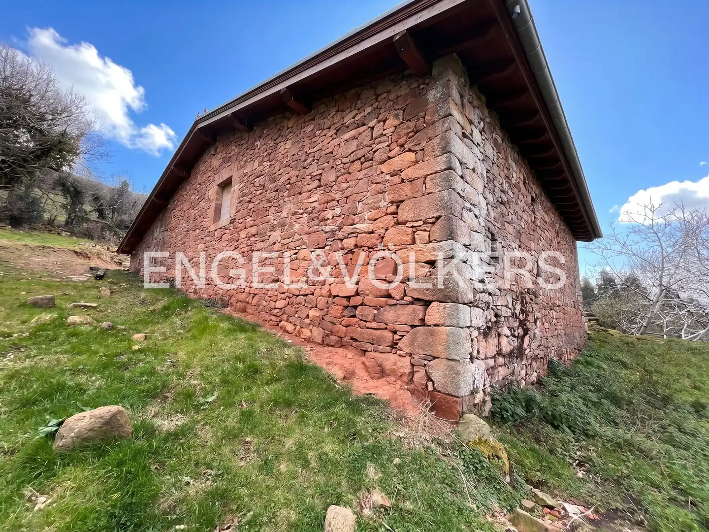 Vista exterior de Finca rústica en venda en Mazcuerras amb Calefacció i Jardí privat