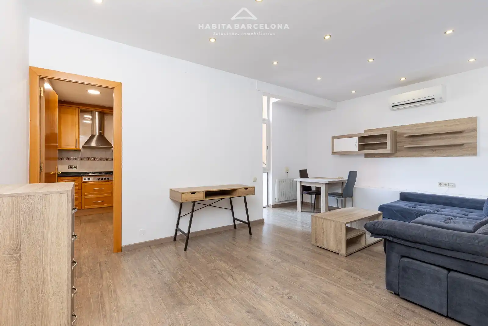 Wohnzimmer von Wohnung zum Verkauf in Barcelona mit Klimaanlage, Heizung und Parkett