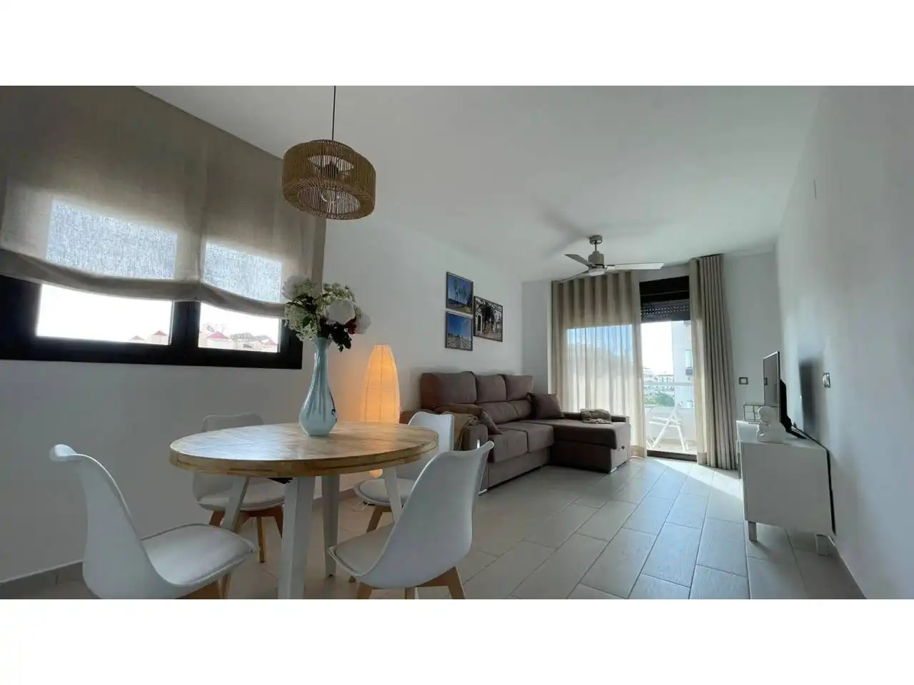 Sala de estar de Piso de alquiler en Estepona con Aire acondicionado, Calefacción y Terraza
