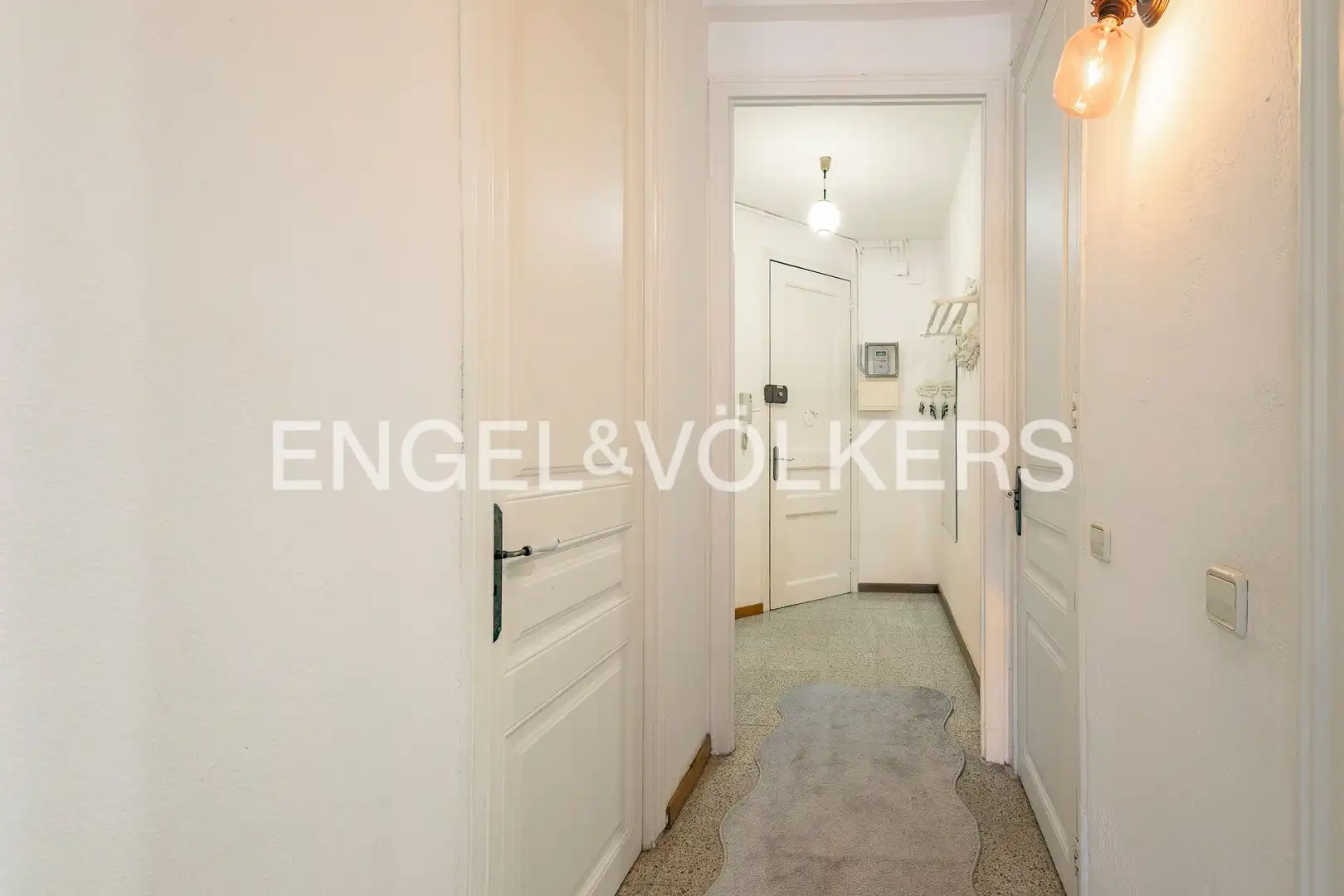 Wohnung zum Verkauf in Barcelona mit Klimaanlage, Heizung und Terrasse